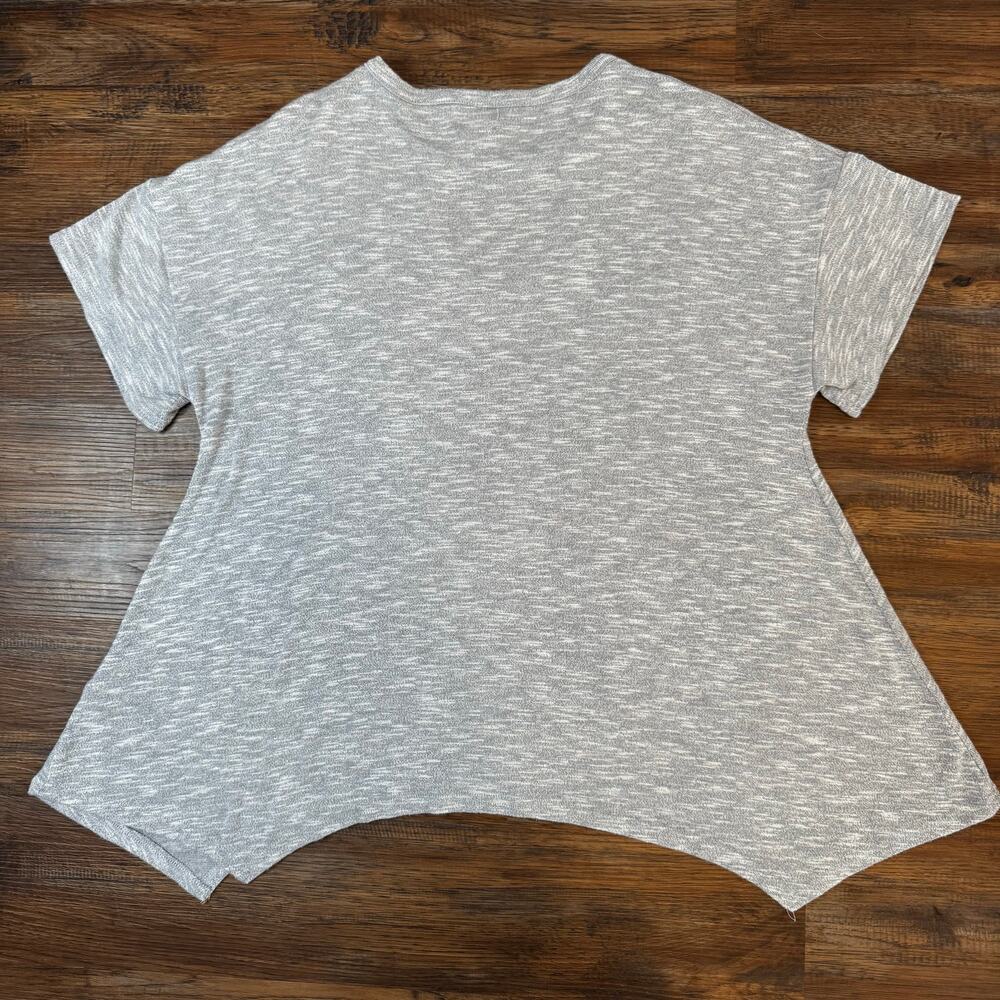 Juicy Couture grey key hole blouse MEDIUM asymmetrical bottom soft and stretchy - Picture 2 of 8